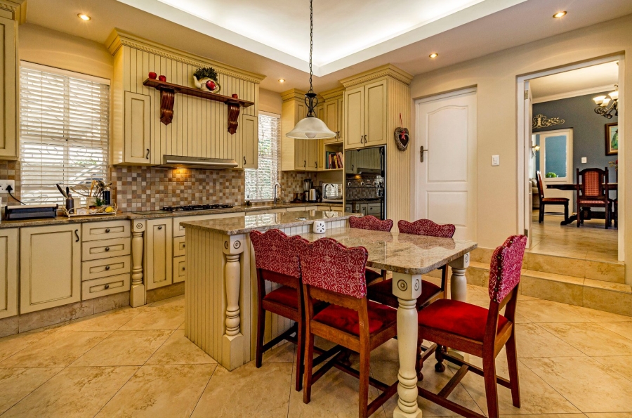 5 Bedroom Property for Sale in Golden Acre Western Cape